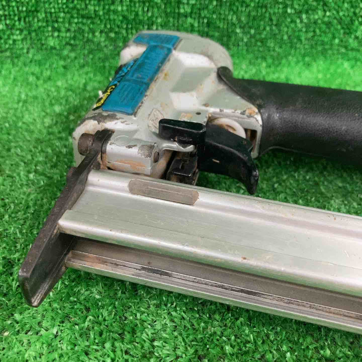 ◇マキタ(makita) 常圧エアタッカ 10mm AT1025AK【川崎店】