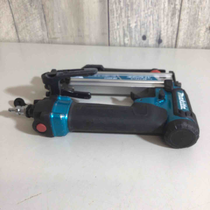 ★マキタ(makita) 高圧エアタッカ AT425HEM【戸田店】