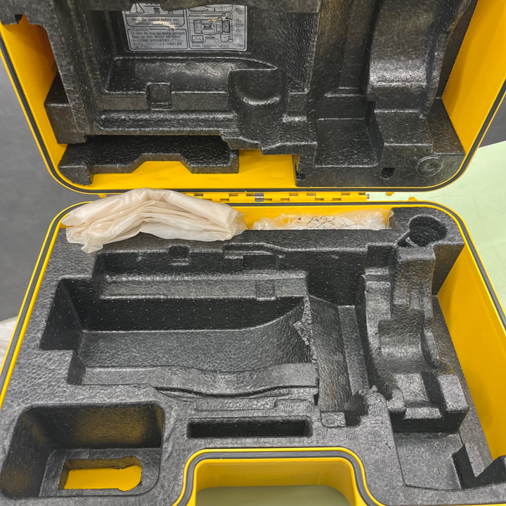 Trimble トリンブル トータルステーション M5 2NPL 測量機器 バッテリー 1個、充電コード付【越谷店】
