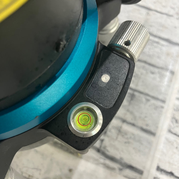 〇マキタ(Makita) 充電式屋内外兼用追尾グリーンレーザー墨出し器 フルライン 10.8V バッテリ・充電器付属! SK507GD【川口店】