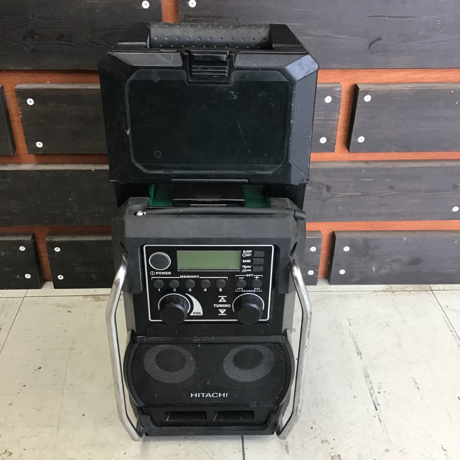日立　コードレスラジオ　UR18DSL2(NN)【中古品】 中古品】ハイコーキ/HIKOKI ※旧:日立工機 コードレスラジオ UR18DSL2
