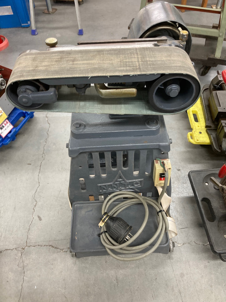 【店頭受取り限定】N.N.T.C ハンドグラインダー ベルトグラインダー HV型 3相200V 1.5kw 重量60kg サンドペーパー付属!【川口店】