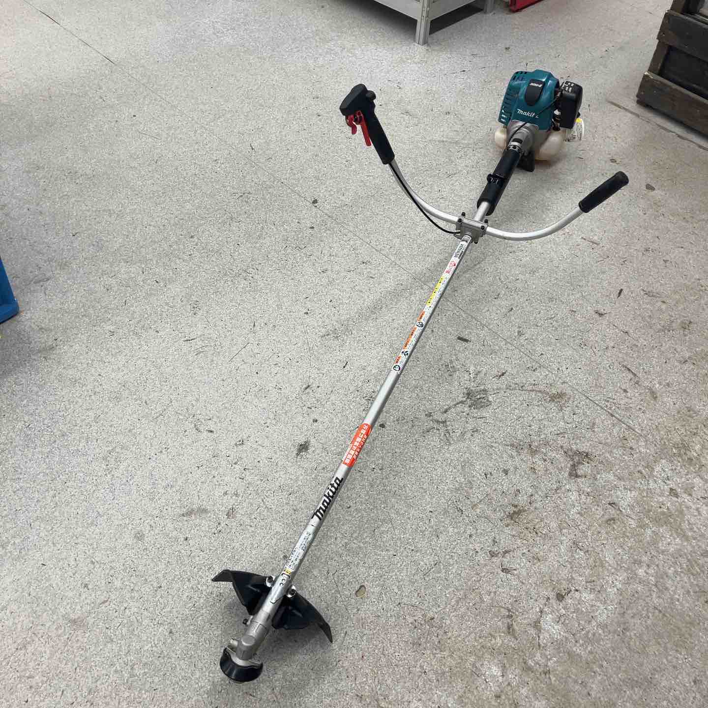 店頭受取り限定】◇マキタ(makita) エンジン刈払機 4ストエンジン U 