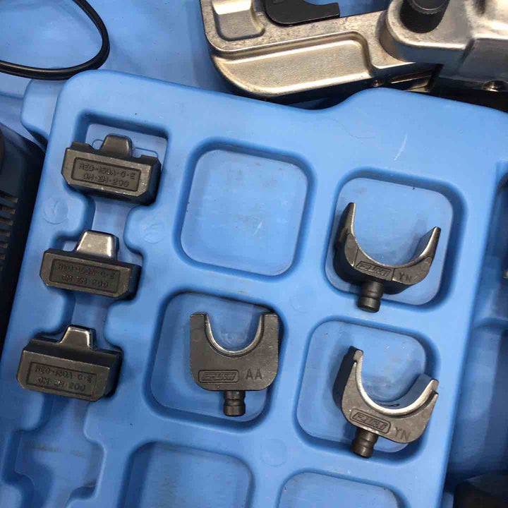 ◇泉精器(IZUMI) コードレス油圧式圧着工具 REC-150FM【草加店】