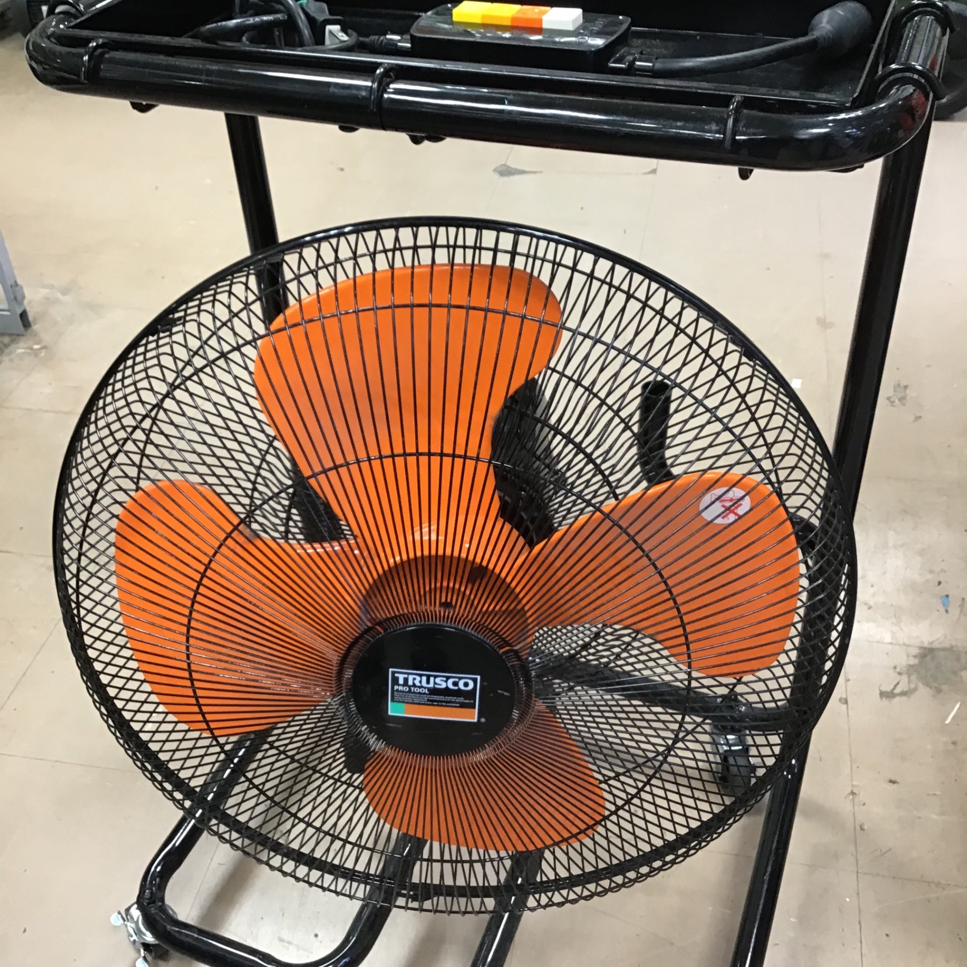 ＴＲＵＳＣＯ　４５ＣＭ全閉式工場扇　ゼフィール　トレーアングル ＴＲＵＳＣＯ 45ＣＭ全閉式工場扇\u201cゼフィール\u201dトレーアングル TFZP-T