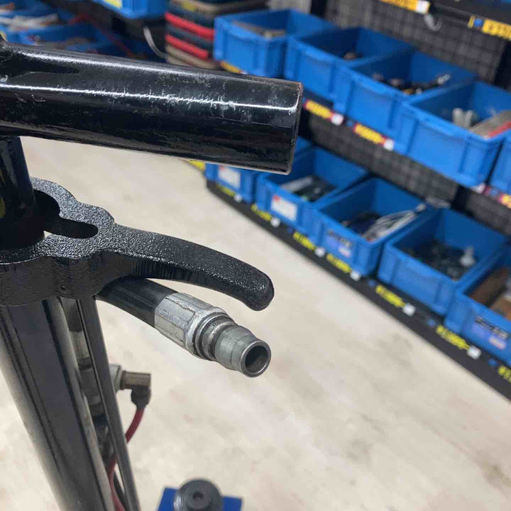 【店頭受取り限定】長崎ジャッキ エアーハイドロリックトラックジャッキ NTJ-35S 補助ネジ付 能力35トン 高さ210 ~450mm 【川越店】