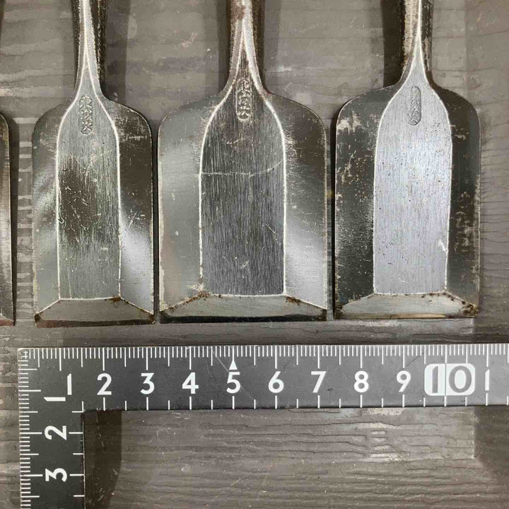 【中古品】 「東俊次」銘 鑿  のみ 10本組 黒檀柄 三ツ裏・四ツ裏 和工具 大工道具【柏店】