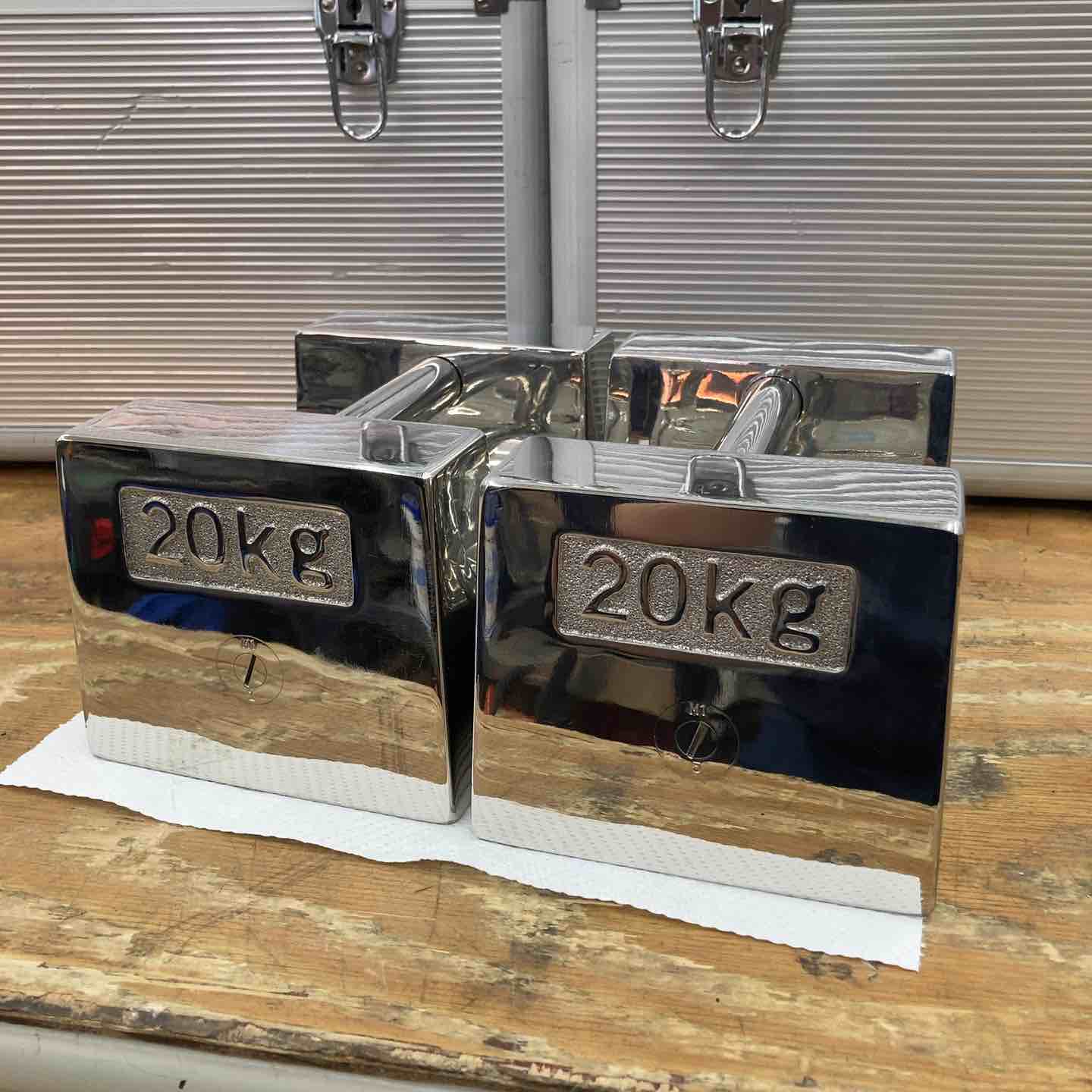 【中古品】メーカー不明 ステンレス分銅 枕型 20kg 2個セット ケースあり 2個口発送【柏店】 中古品】メーカー不明 ステンレス分銅 枕型 20kg 2個セット ケースあり
