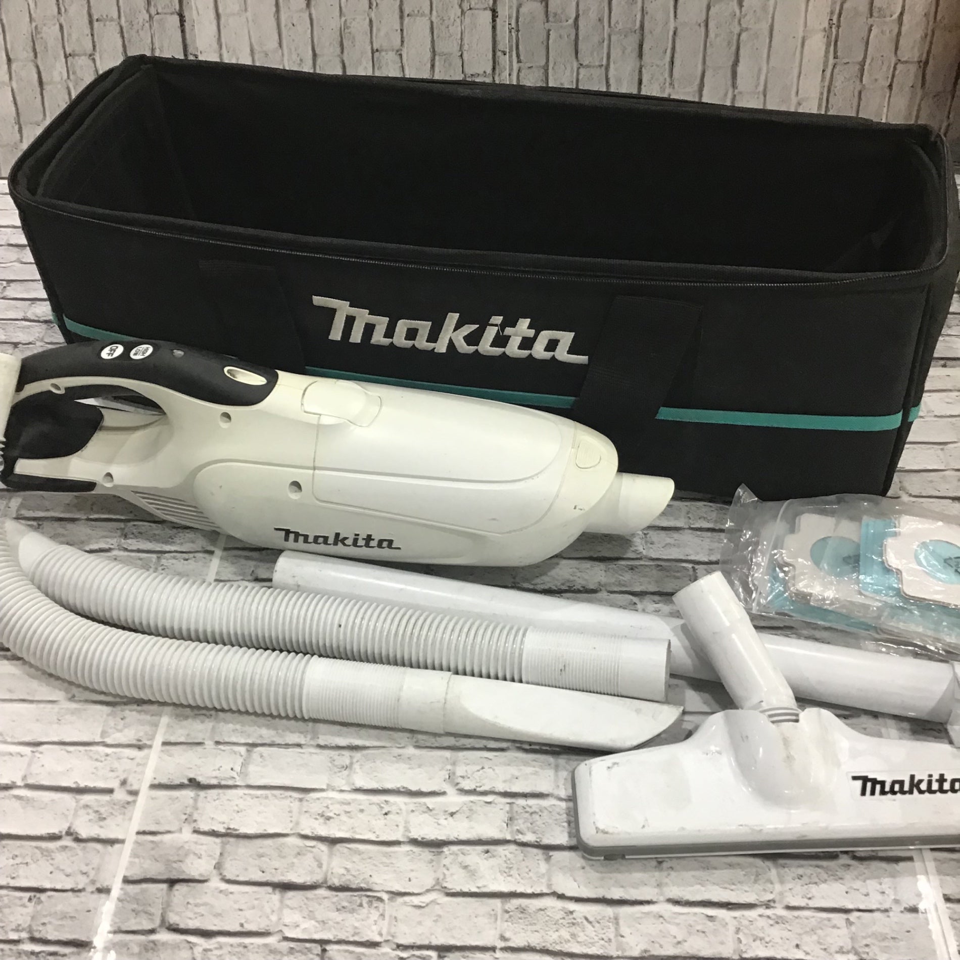 ☆マキタ(makita) コードレスクリーナ 18V CL182FDZW【川口店