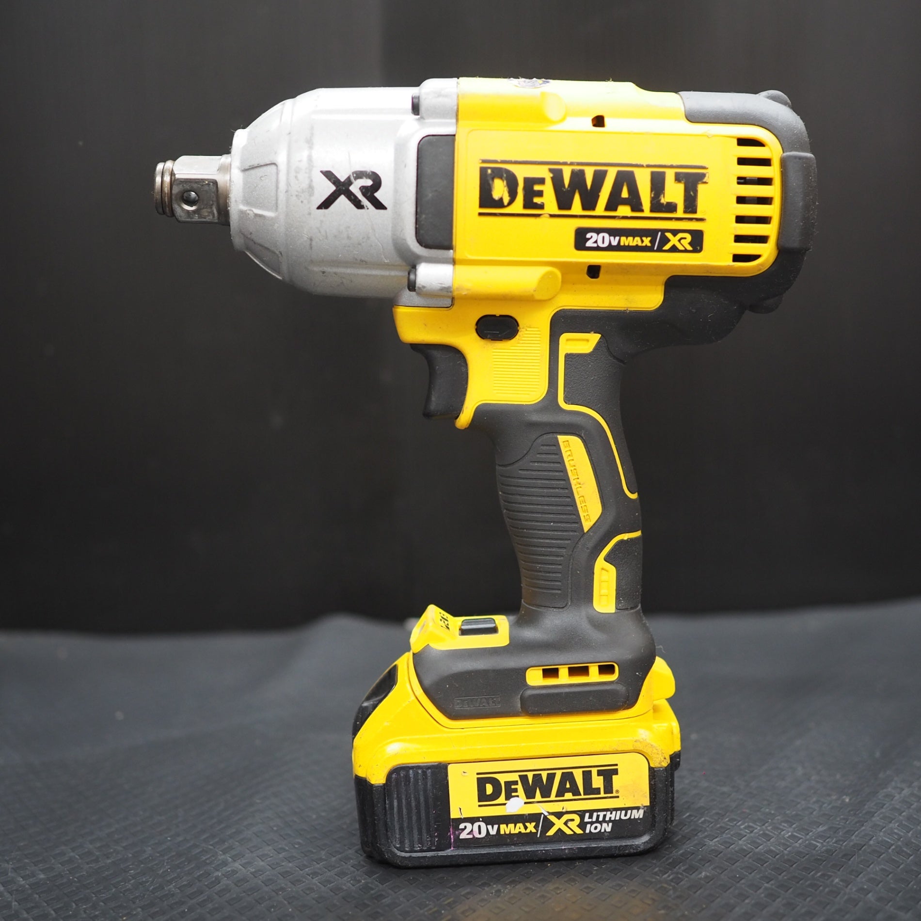 中古品】DeWALT/デウォルト 18Vコードレスインパクトレンチ DCF899