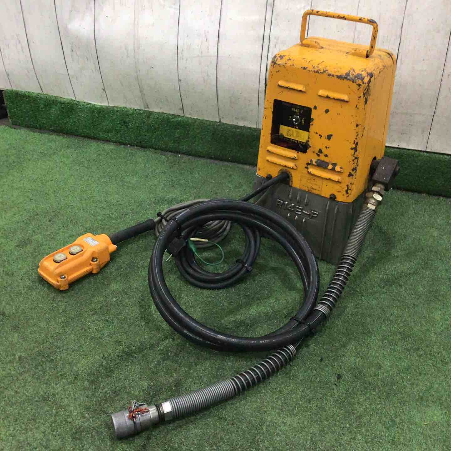 ◇泉精器(IZUMI) 電動リモコン式油圧ポンプ R14E-F【川口店】 – アクト