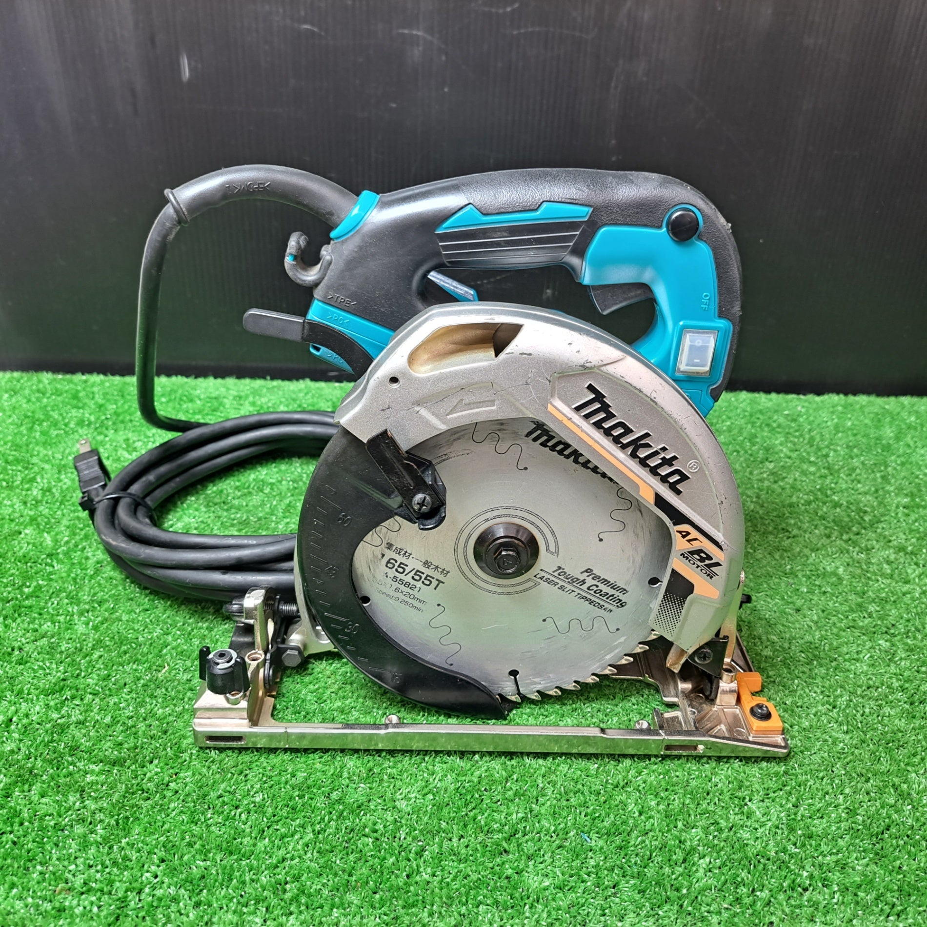 ★マキタ(makita) 電子マルノコ HS6303 ※コード補修あります【岩槻店】 ☆マキタ(makita) 電子マルノコ HS6303 ※コード補修あります【岩槻店