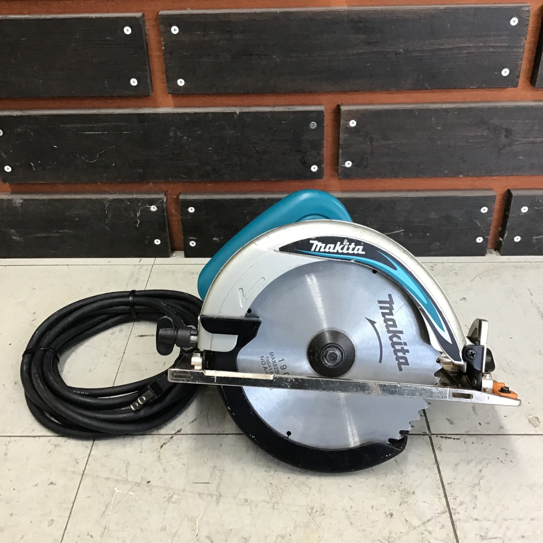 中古品】マキタ/makita 丸のこ 5834BA 【鴻巣店】 – アクトツール