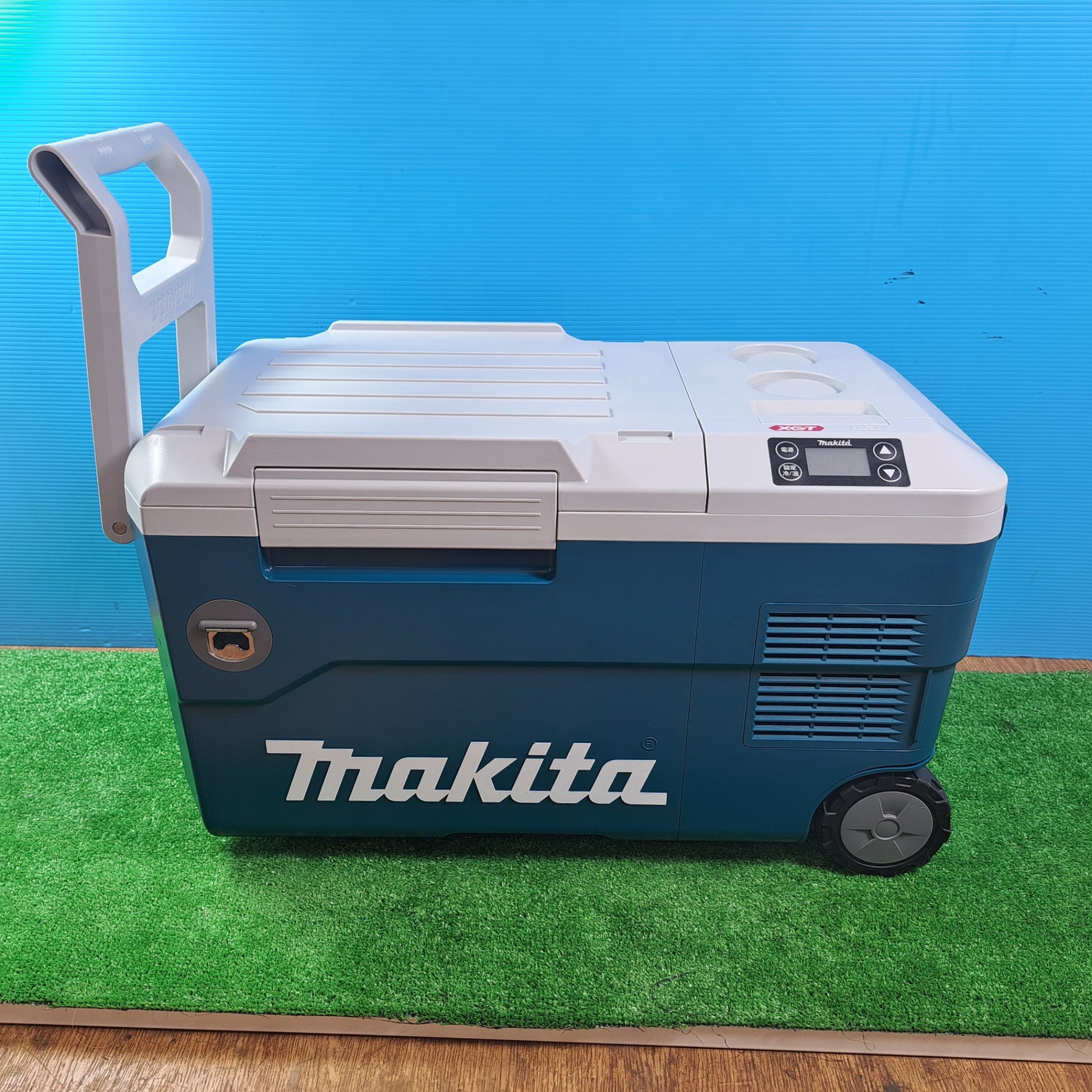 美品】☆マキタ(makita) コードレス冷温庫 CW001GZ【岩槻店】 – アクト