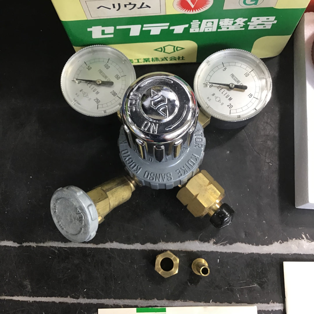【未使用/長期保管品】小池酸素工業株式会社 セフティ調節器(ヘリウム)&セフティメリット調節器(アセチレン用)SM−2 セット【草加店】