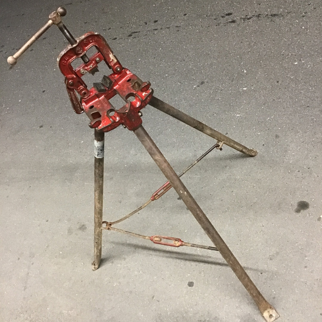 【中古・店頭受取り限定】 REX No1 パイプバイス 三脚付き 【桶川店】