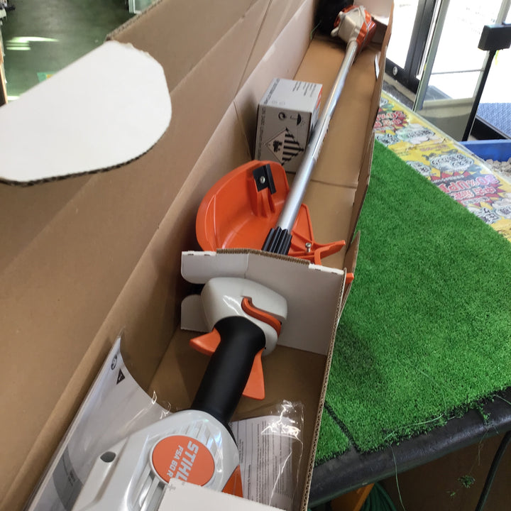 【店頭受取り限定※箱破れあり※】STHIL 36Vバッテリー刈払機 FSA60R 充電器、バッテリ付き【桶川店】