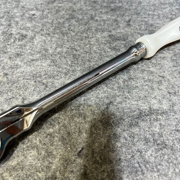 ▼スナップオン/Snap-on 3/8drスイべルヘッドラチェット 差込角:3/8 FHNFD100 旧グリップ パールホワイト【桶川店】