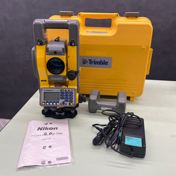 Trimble トリンブル トータルステーション M5 2NPL 測量機器 バッテリー 1個、充電コード付【越谷店】