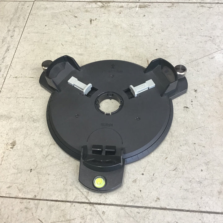 【現状品 / 中古美品】 パナソニック/Panasonic レーザー墨出し器 回転台付 グリーンレーザー BTL4101 【鴻巣店】