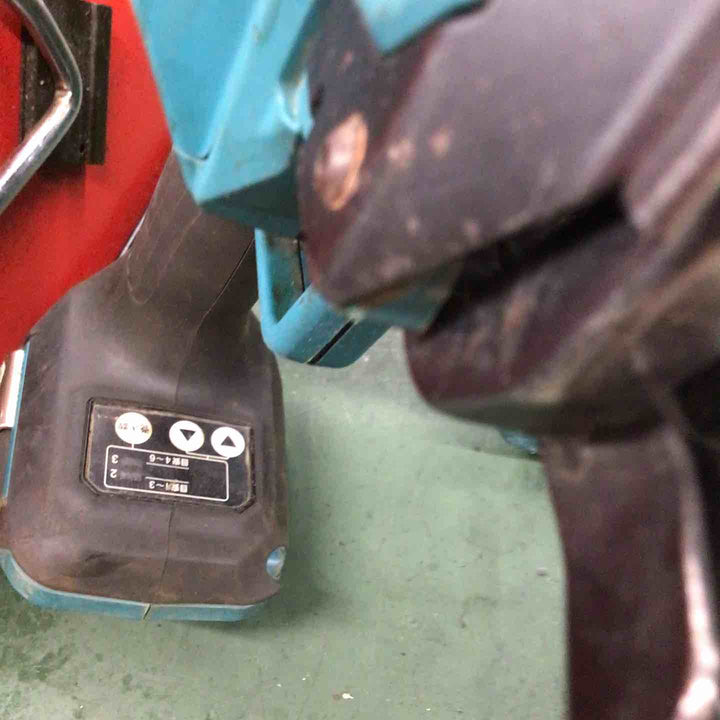 ★マキタ(makita) コードレス鉄筋結束機 リバータイア TR180DZK【戸田店】