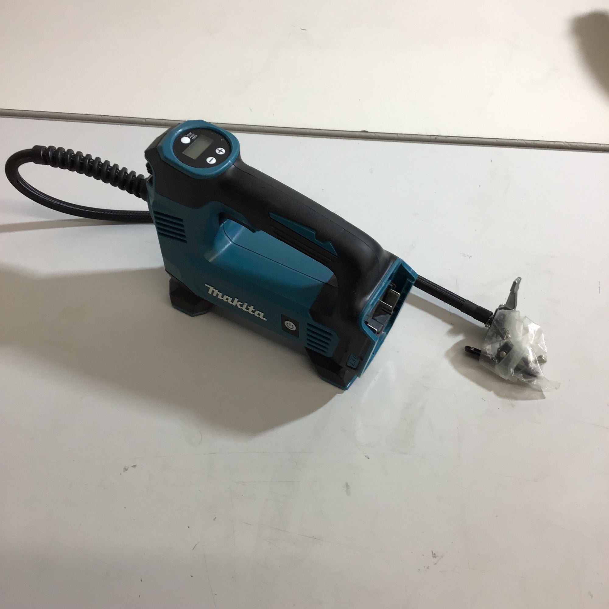 中古品 美品】☆マキタ makita 18V コードレス空気入れ MP180DZ 【戸田