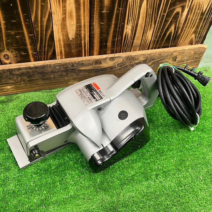 〇マキタ(makita) 際カンナ 1001N  有効切削幅 82mm 動作品【桶川店】