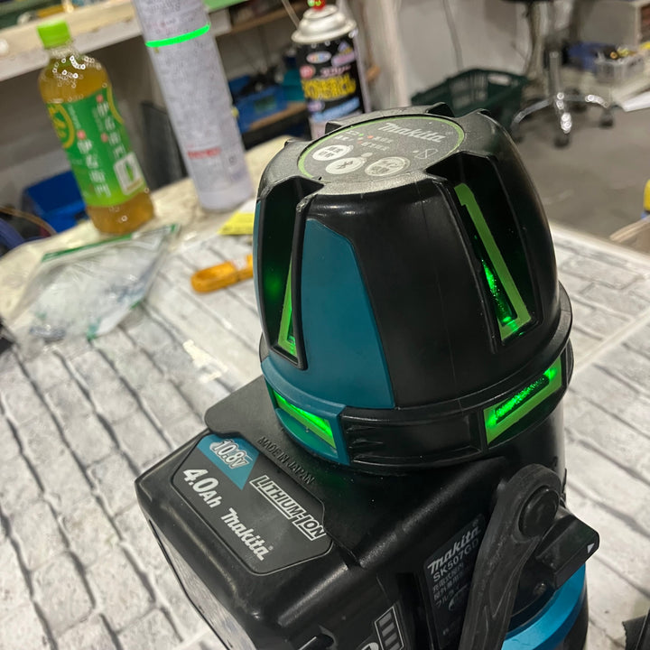 〇マキタ(Makita) 充電式屋内外兼用追尾グリーンレーザー墨出し器 フルライン 10.8V バッテリ・充電器付属! SK507GD【川口店】