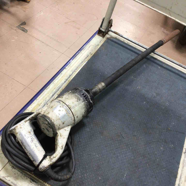 【店頭受取り限定】☆マキタ(makita) コンクリートバイブレーター VR2806A【草加店】