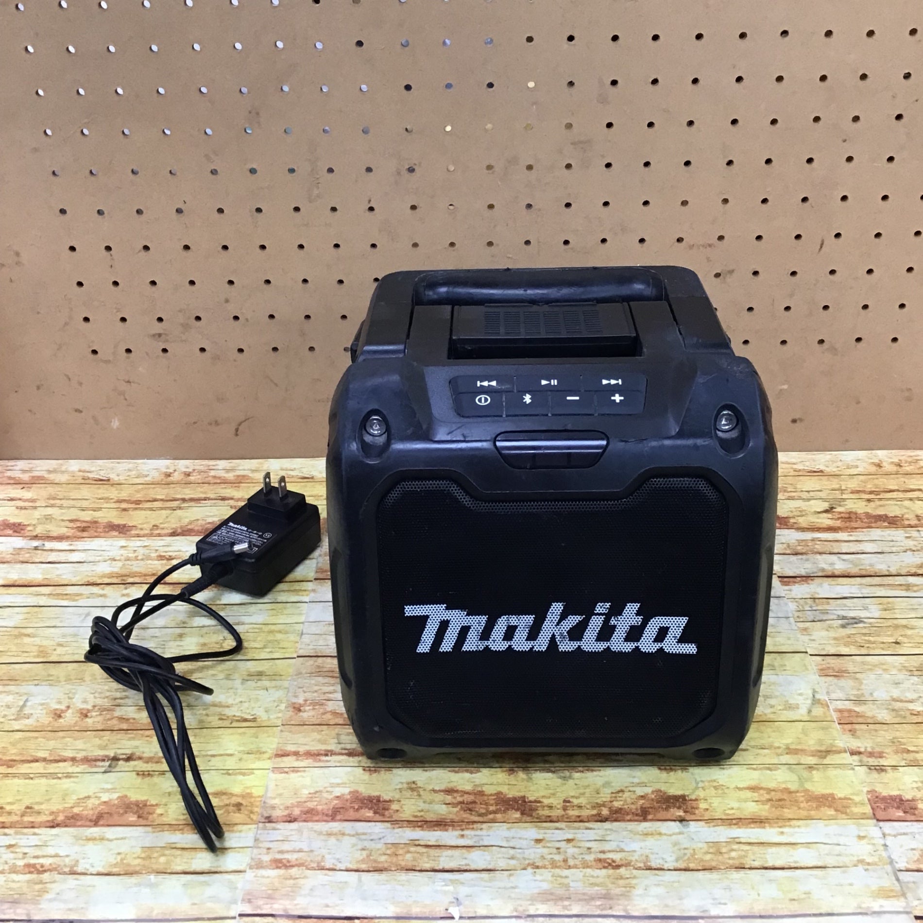 マキタ(makita) コードレススピーカー MR200B【川崎店】 ☆マキタ(makita) コードレススピーカー MR200B【川崎店