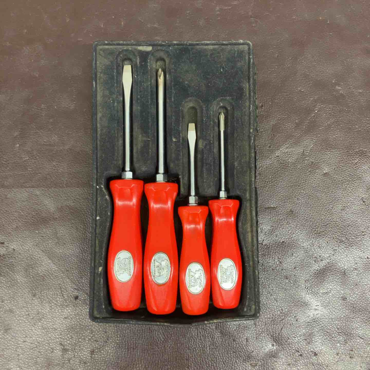 【中古品】 スナップオン(Snap-on) スナップオン SDDP31/42・SDD2/4 計4本 70周年モデル 【東大和店】 中古品】 スナップオン(Snap-on) スナップオン SDDP31/42・SDD2/4 計4