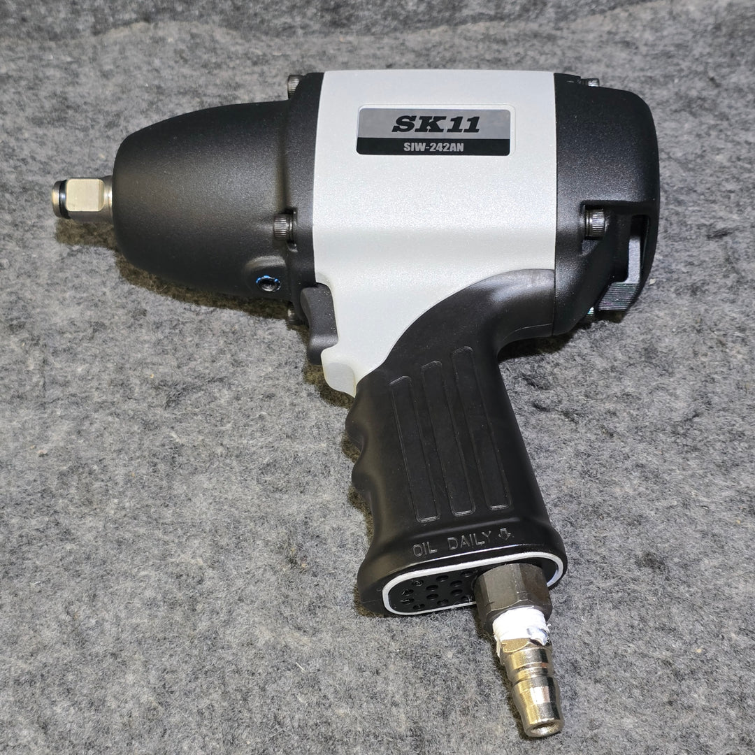 【美品】SK11 強力型エアインパクトレンチ 最大トルク677N・m SIW-242AN 差込角12.7mm(1/2)【桶川店】