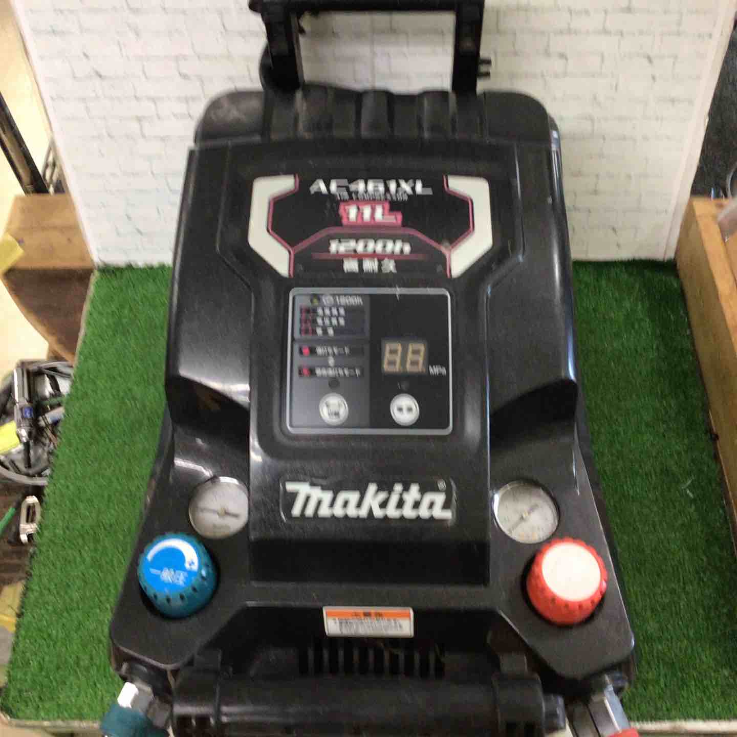 ★マキタ(makita) エアコンプレッサー AC461XLB【町田店】 ☆マキタ(makita) エアコンプレッサー AC461XLB【町田店