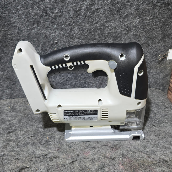 【中古品・バッテリ、充電器付き!】パナソニック(Panasonic) コードレスジグソー EZ4541LN1S-B(黒)【桶川店】