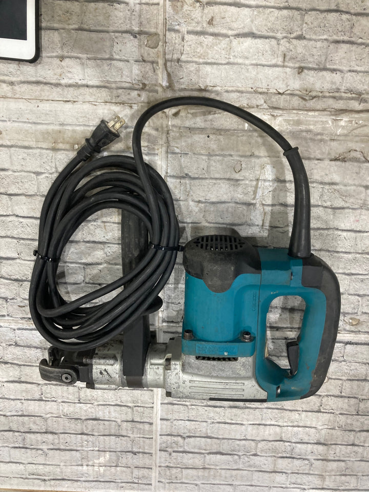 ★マキタ(makita) 電動ハンマ HM0830 17mm六角軸 打撃数 min-1(回/分):2,700 【川口店】