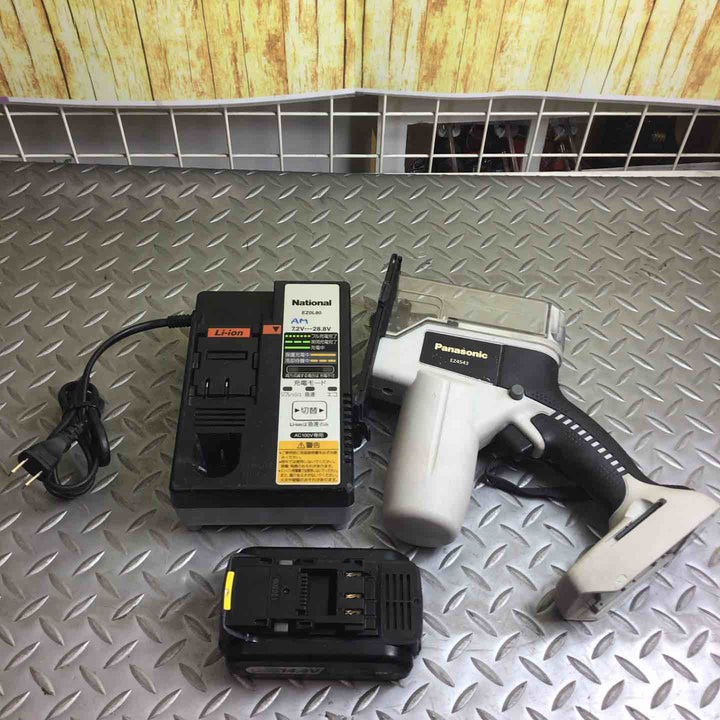 パナソニック(Panasonic) コードレス角穴カッター EZ4543LZ1S-B【川崎店】