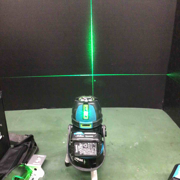 ★マキタ(makita) レーザー墨出し器 SK507GDZN【戸田店】