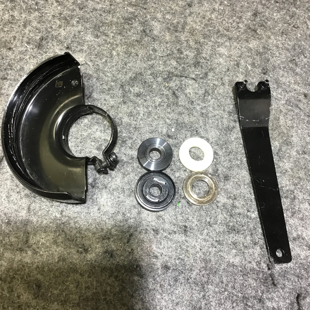 【中古】 マキタ makita  100mmディスクグラインダ 9533BLA 低速高トルク ブレーキ付 9533BLA 集じんアタッチメントセット! 【桶川店】