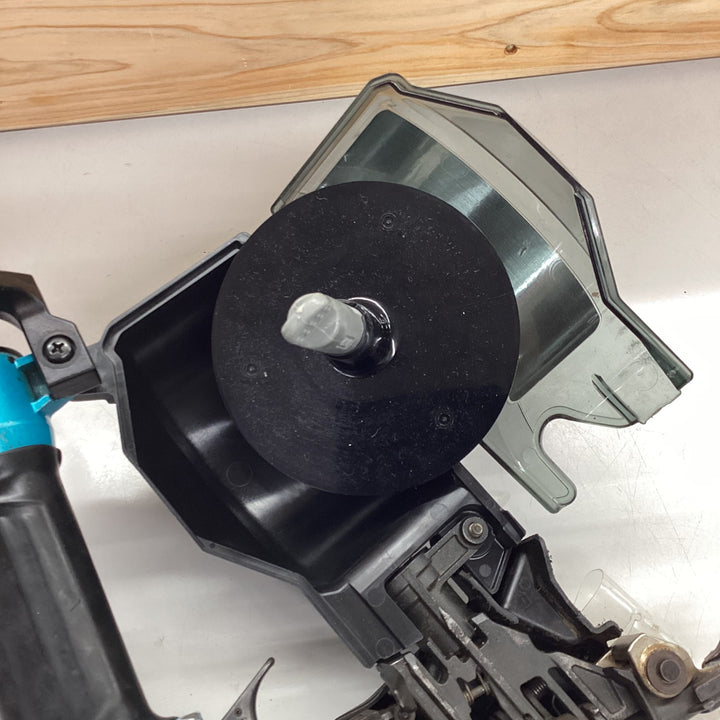 〇 マキタ(makita) 高圧エア釘打ち機 AN532HM 【東大和店】