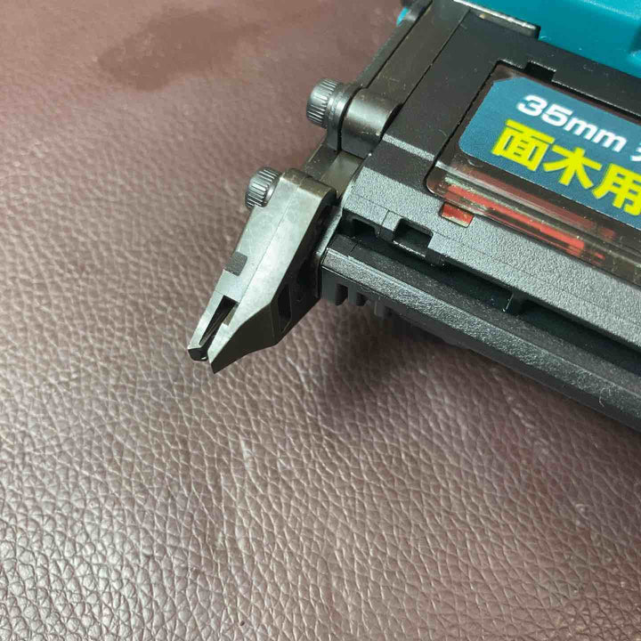 【中古美品】 マキタ(makita)充電式35mm 面木釘打ち機 FN350DZ 18V6.0Ah1個付【東大和店】
