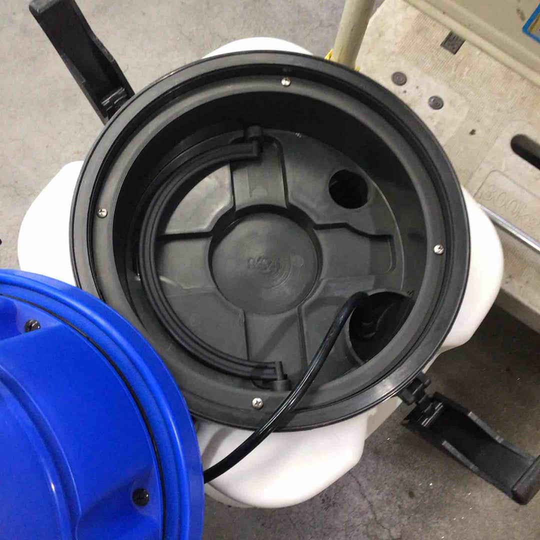 【店頭受取り限定】おそうじ本舗 バキュームクリーナー IPX4 DUSTER ホース、アクセサリ付属【川口店】