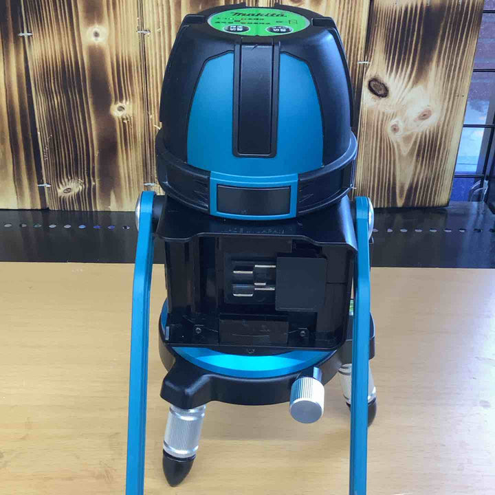 マキタ(makita)  コードレスグリーンレーザー墨出し器 SK312GDZN 本体のみ 矩・横・両縦  (SK312GDN) 10.8V 受光器付 耐衝撃 グリーン 大矩 ろく 高輝度 防滴 防じん 見やすい ガイドライン【越谷店】