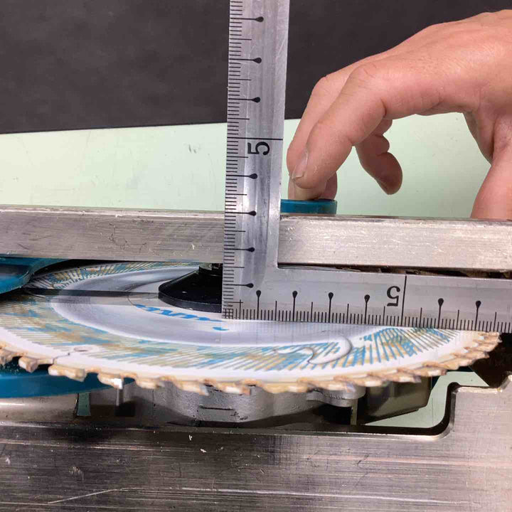 ★マキタ(makita) 電気マルノコ 5637BA ※刃の並行が1㎜ズレあり※【越谷店】