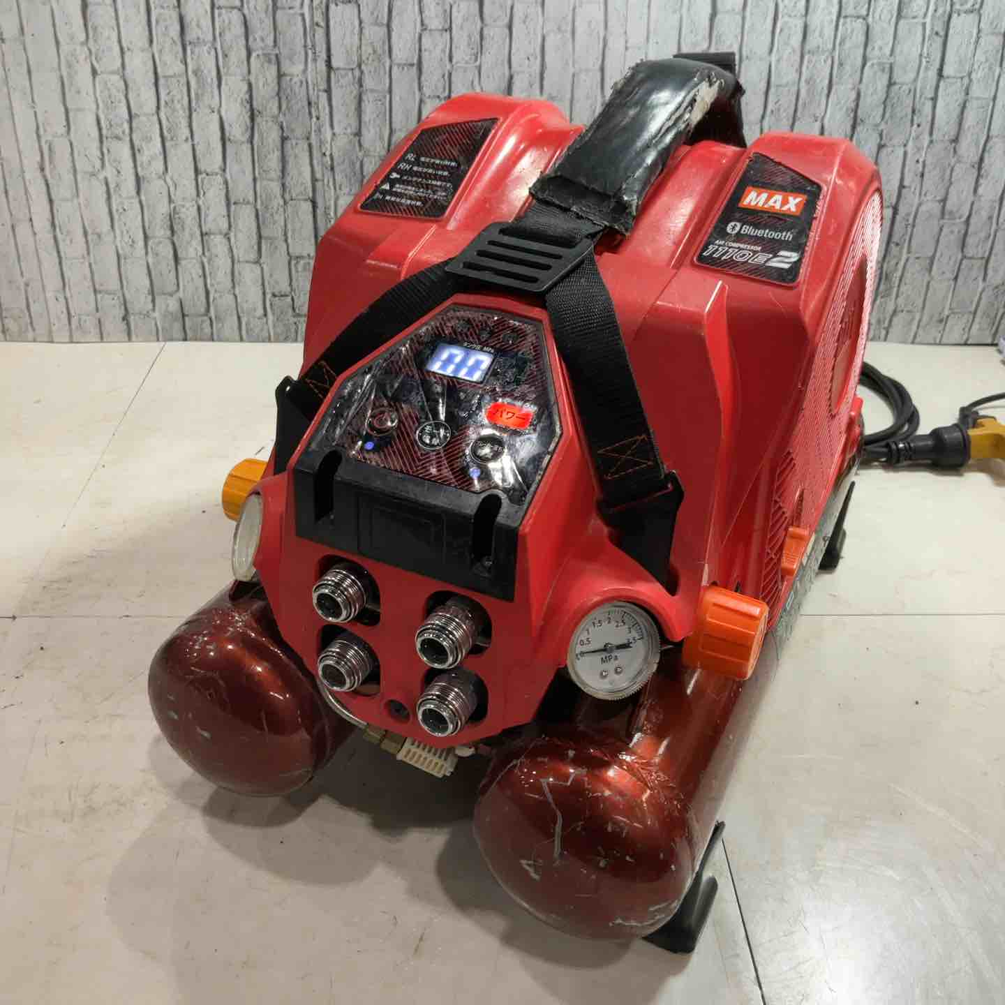 MAX/マックス AK-HH1110E2 エアコンプレッサー【野田愛宕店】【店頭取引限定】【中古】管理番号：IT11917PO7RT MAX/マックス AK-HH1110E2 エアコンプレッサー【野田愛宕店】【店頭