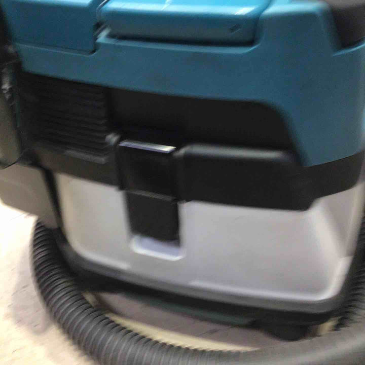 ★マキタ(makita) コードレス集じん機 乾湿両用 VC860DZ【町田店】