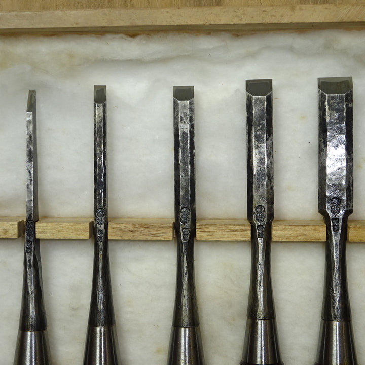 田斎作? 「侊悦」 槌目 10本組鑿 【岩槻店】