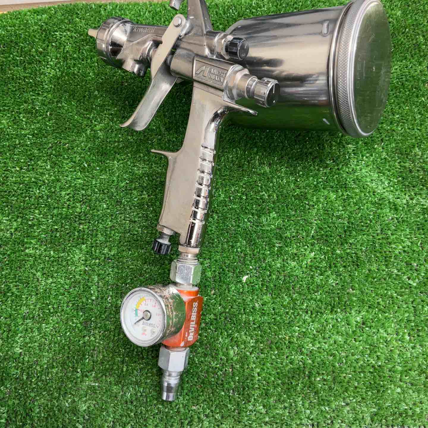 ◇アネスト岩田 スプレーガン KIWAMI-1-B10 手元圧力計付き【草加店