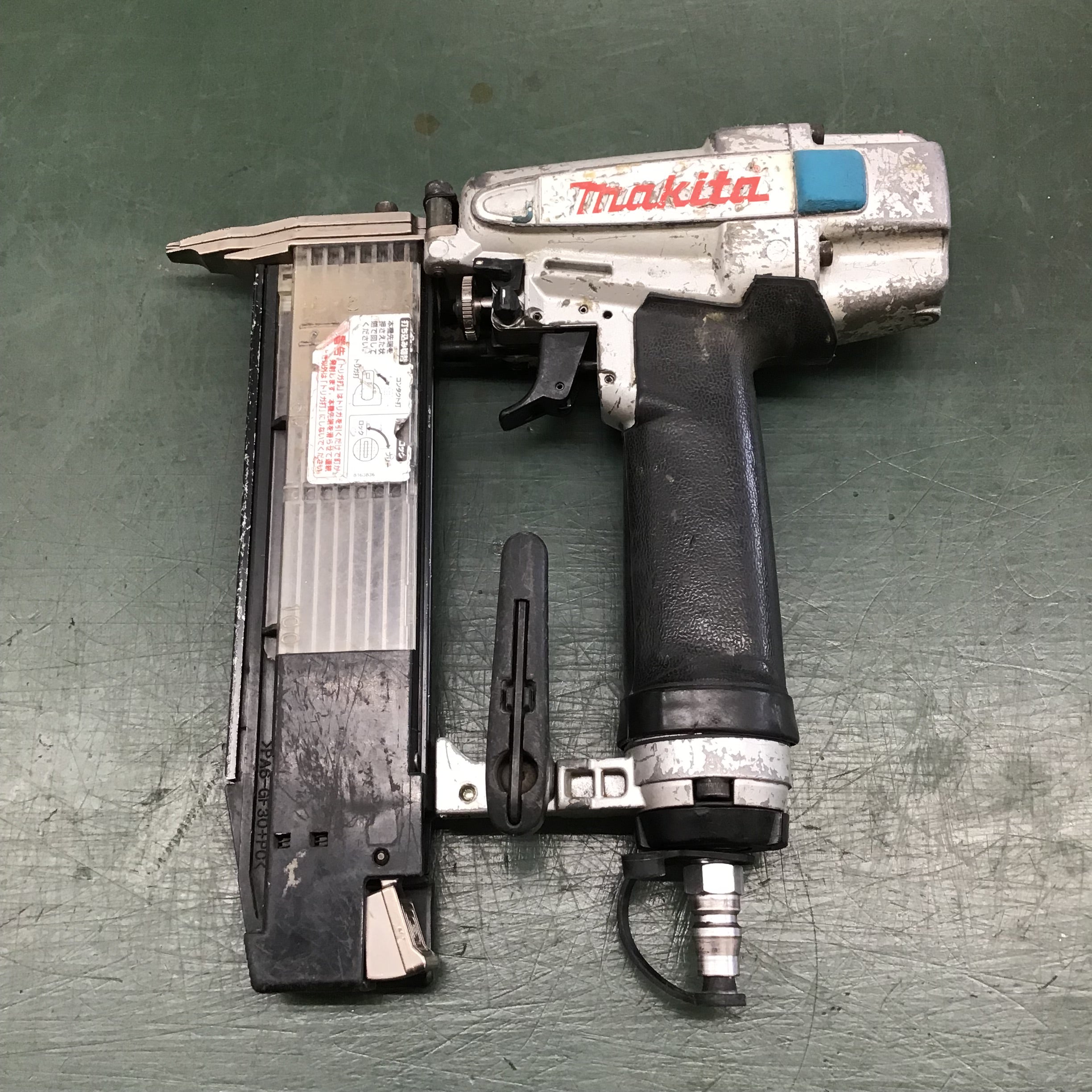 ☆品☆makita マキタ 手動 カクノミ 7304 角のみ/角ノミ 木工 64351 - 工具