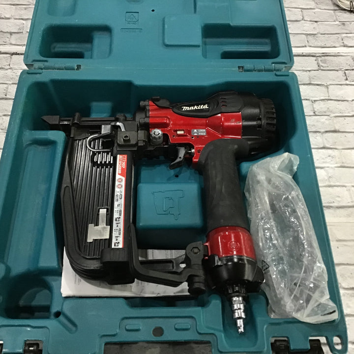 ★マキタ(makita) 高圧フロアタッカ AT1150HA【川口店】
