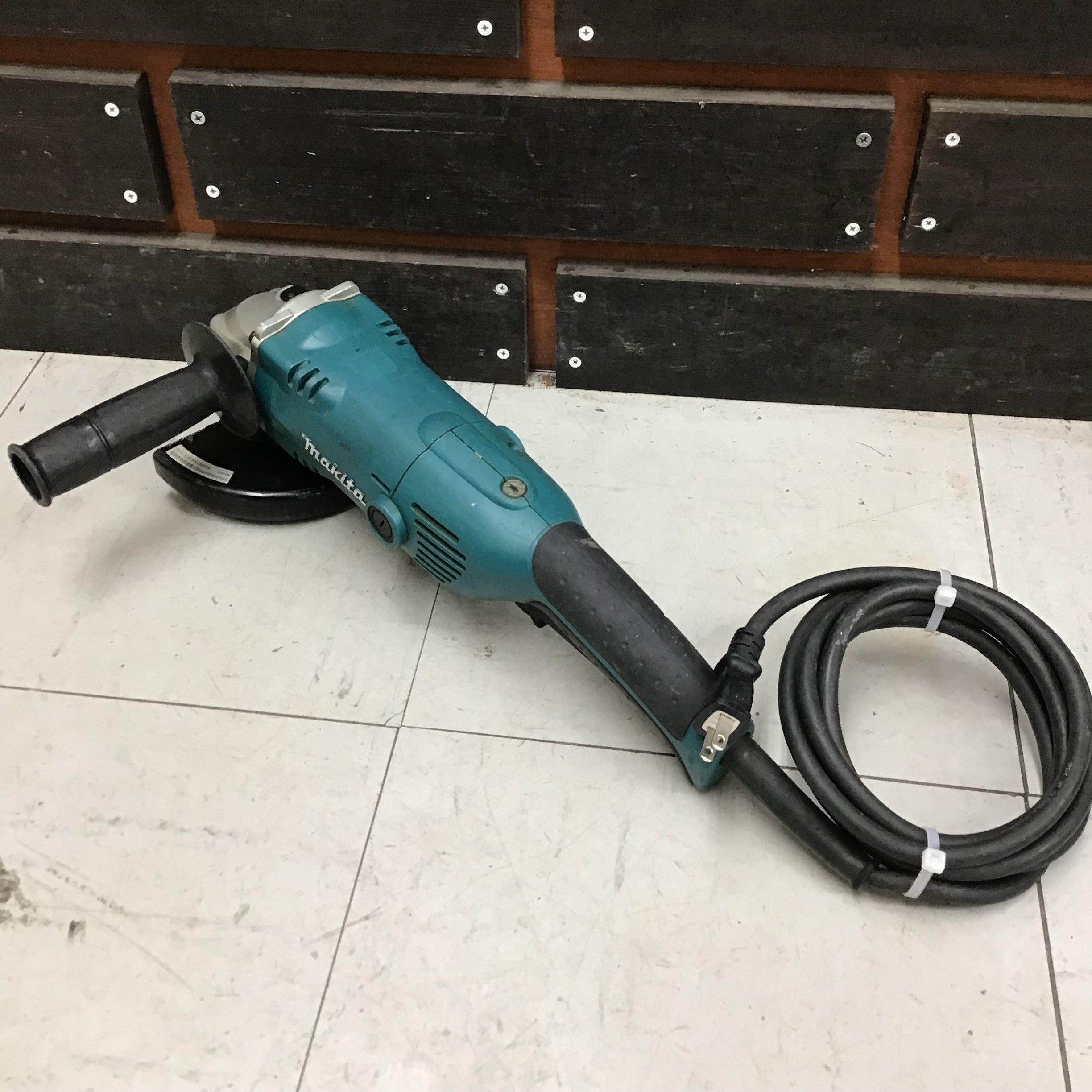 ☆マキタ(makita) 150mm電子ディスクグラインダ GA6021C【鴻巣店